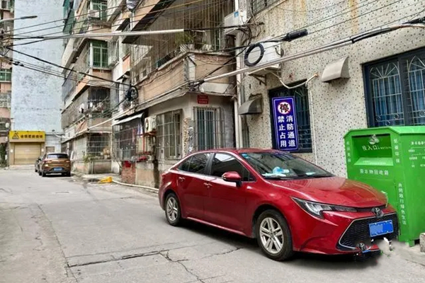 暢通消防通道，守護(hù)群眾安全！湛江坡頭消防聯(lián)合區(qū)交警大隊開展消防車通道專項整治